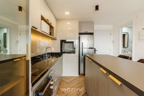 Apartamento básico | Cozinha privada | Talheres/pratos/utensílios de cozinha