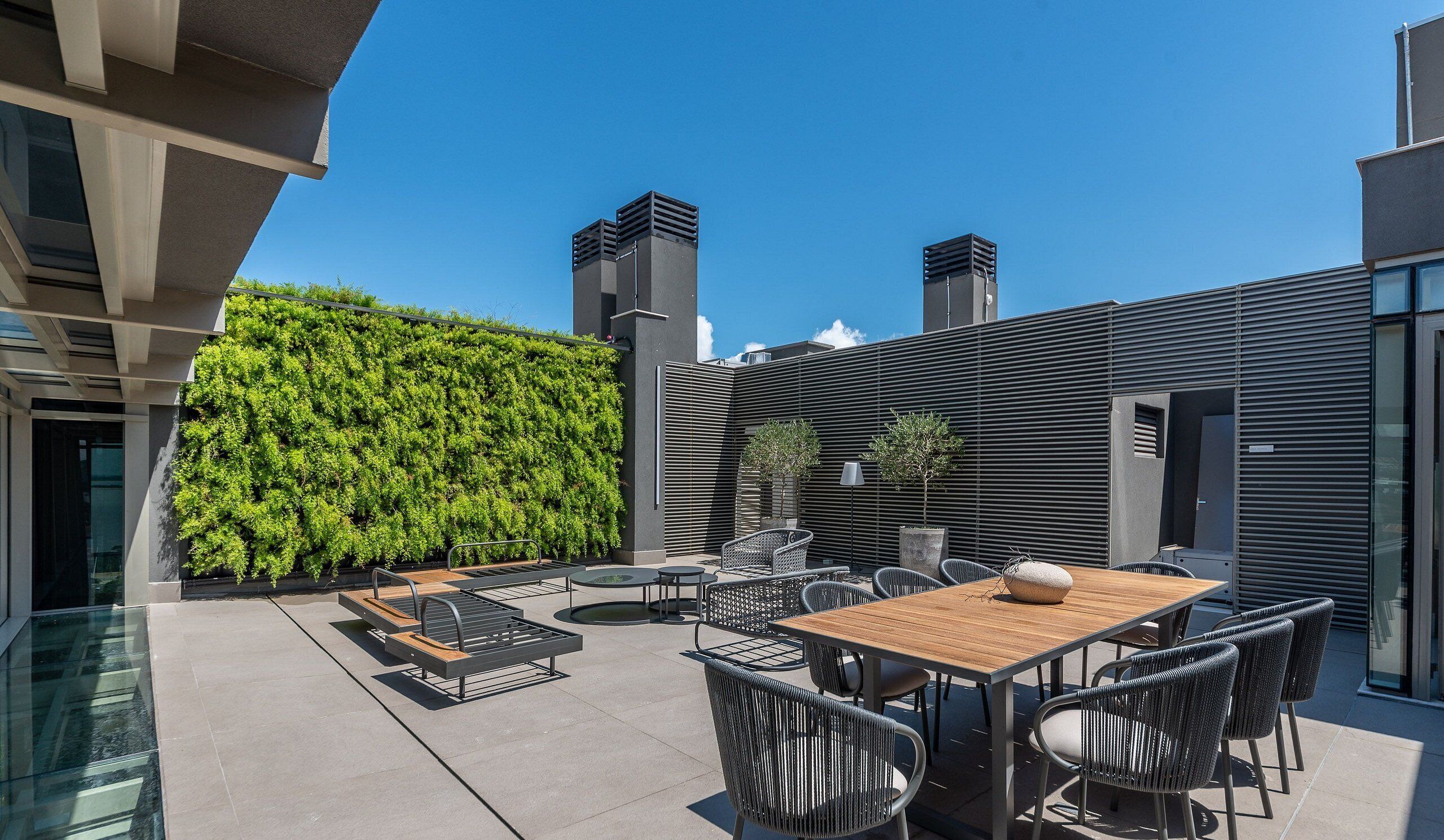 Basic Apartment | Outdoor dining