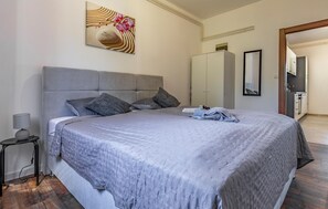 2 bedrooms, free WiFi - 2 bedroom nice apartment in Peruski (Peruski)