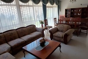 Rumah Keluarga | Area keluarga | TV layar datar