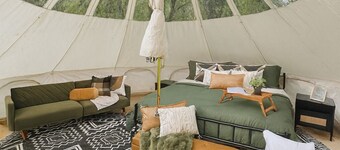 Private Stargazing Tent Hickory Hideaway – Peaceful Glamping with Fire Pit & Open Skies