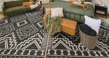 Private Stargazing Tent Hickory Hideaway – Peaceful Glamping with Fire Pit & Open Skies