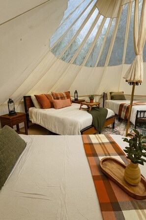 1 bedroom, bed sheets
