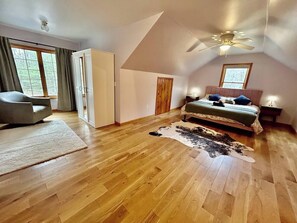 5 bedrooms, desk, iron/ironing board, free WiFi