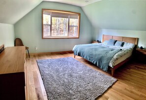 5 bedrooms, desk, iron/ironing board, free WiFi