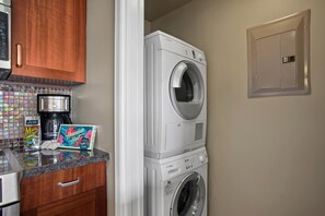 Condo (1 Bedroom) | Laundry room