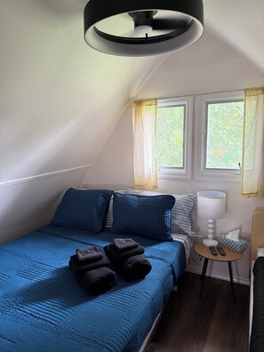 4 bedrooms, in-room safe, desk, iron/ironing board