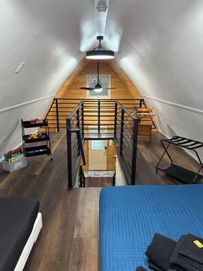 4 habitaciones, caja de seguridad en la habitación y escritorio 