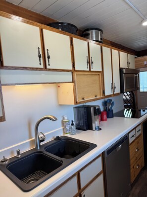 Microwave, oven, stovetop, dishwasher