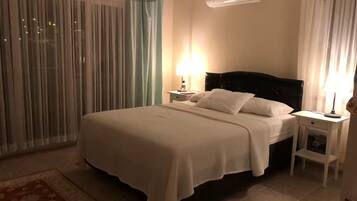 3 slaapkamers, een strijkplank/strijkijzer, beddengoed