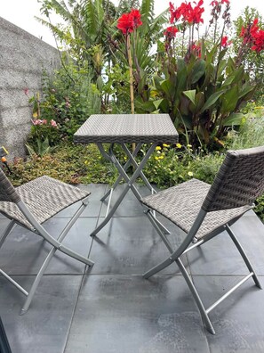 Outdoor dining - Madeira vacation home with beautiful sea views (Estreito da Calheta)