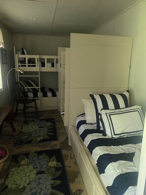 4 chambres, fer et planche à repasser, draps fournis