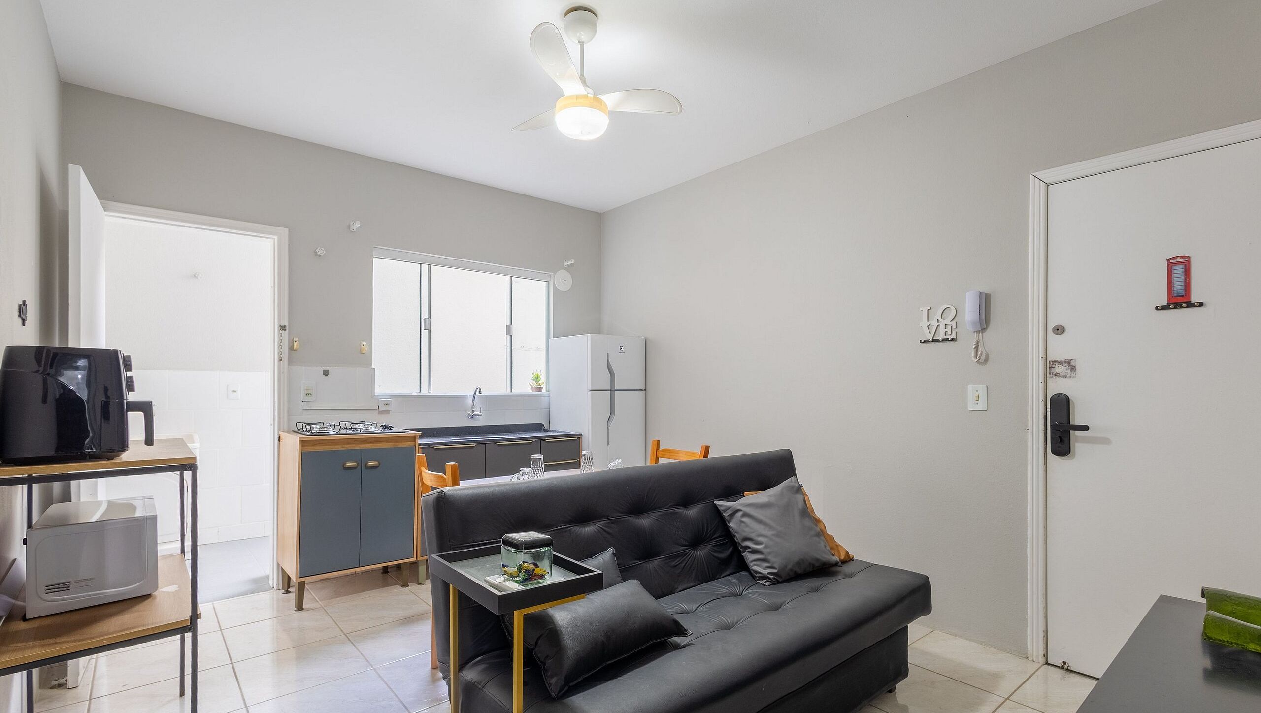 基本公寓 | 起居區