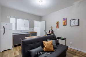 Basic Apartment | Living area