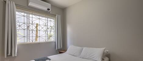 Basic Apartment | 1 bedroom, bed sheets