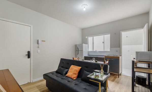 Basic Apartment | Living area