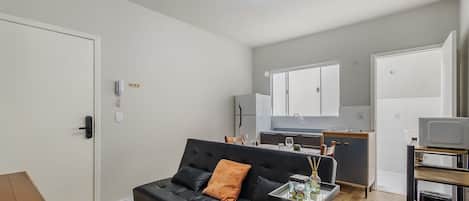Basic Apartment | Living area