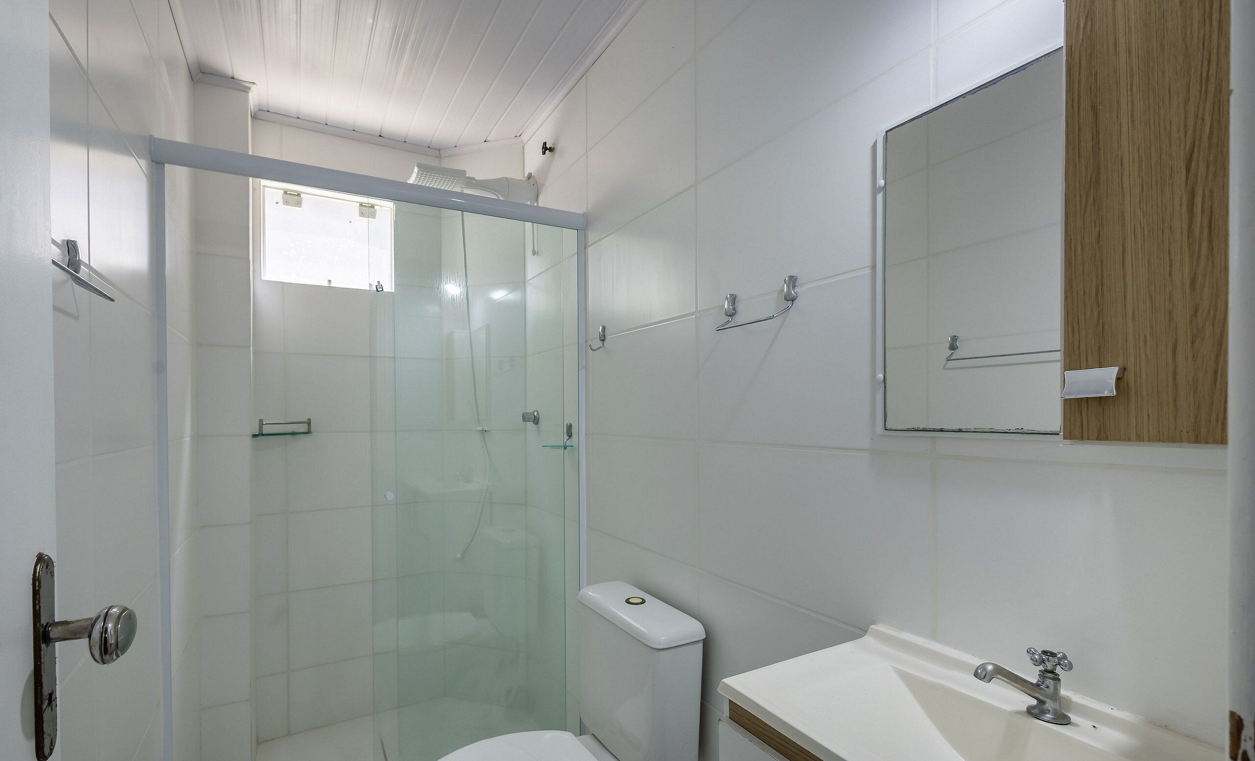 Basic Apartment | Bathroom
