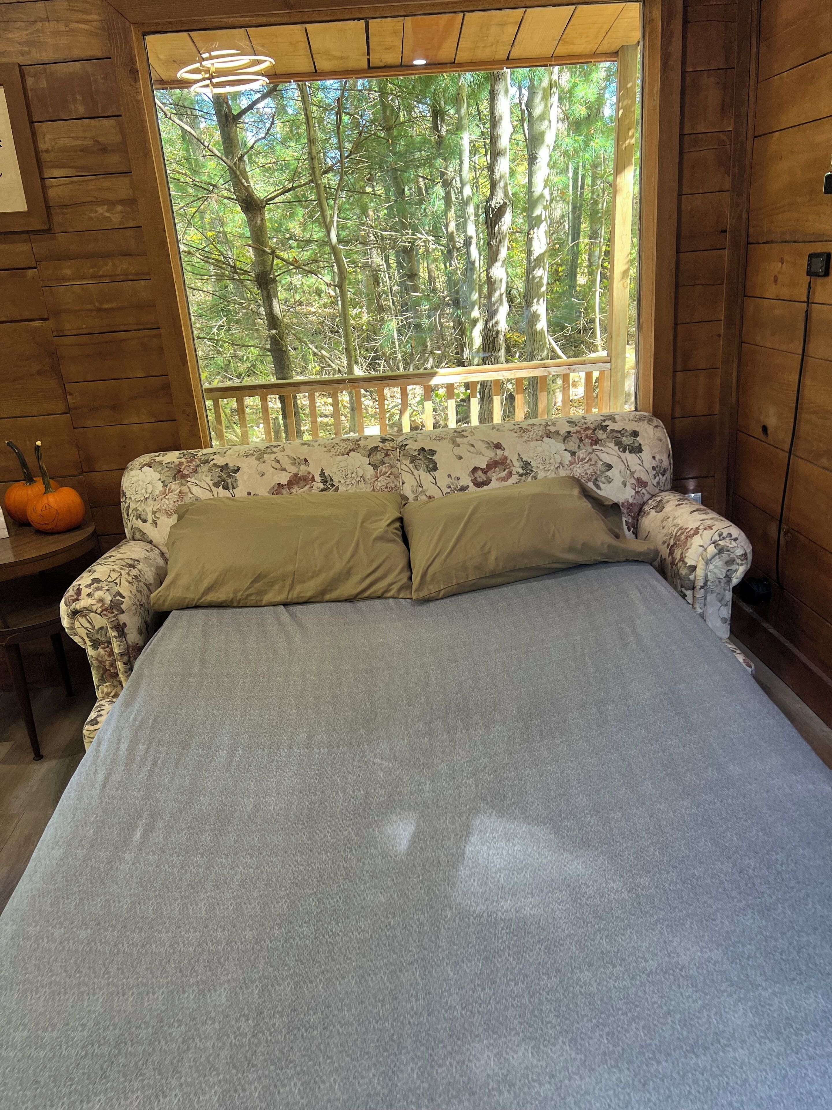 1 bedroom, bed sheets