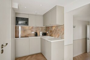 冷蔵庫、電子レンジ、食器洗い機、トースター