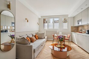 Smart TV, video library - Lavie Maison : Cozy AC Fontaine (Paris)