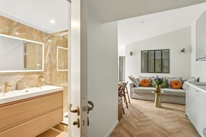 Interior - Lavie Maison : Terrace & AC (Paris)