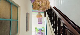 AQUI ME QUEDO here I stay