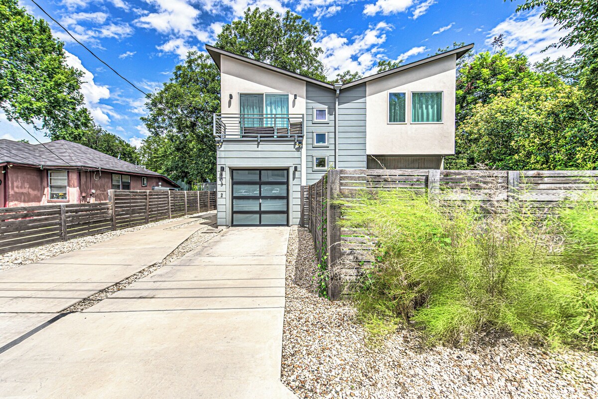 Photo 3 of NEW Listing ! East Austin Home W/Pool & Patio