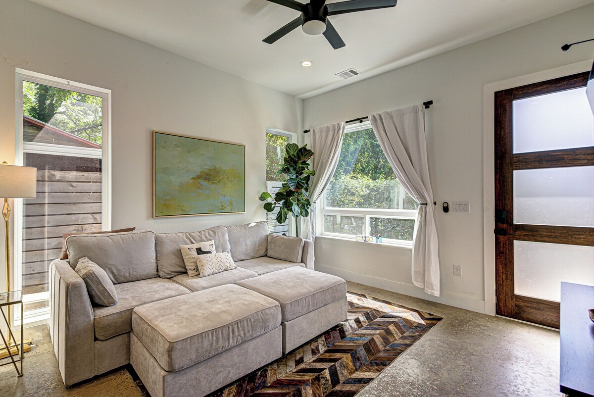 Photo 8 of NEW Listing ! East Austin Home W/Pool & Patio