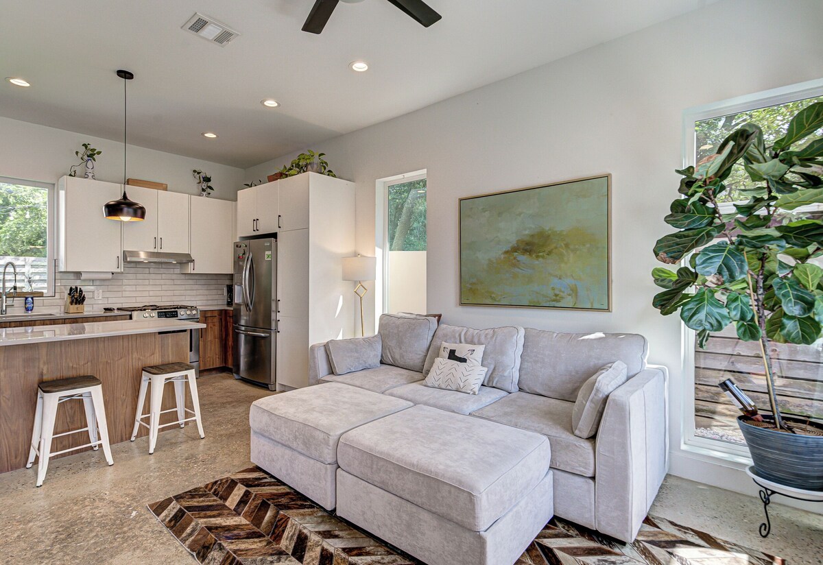 Photo 9 of NEW Listing ! East Austin Home W/Pool & Patio