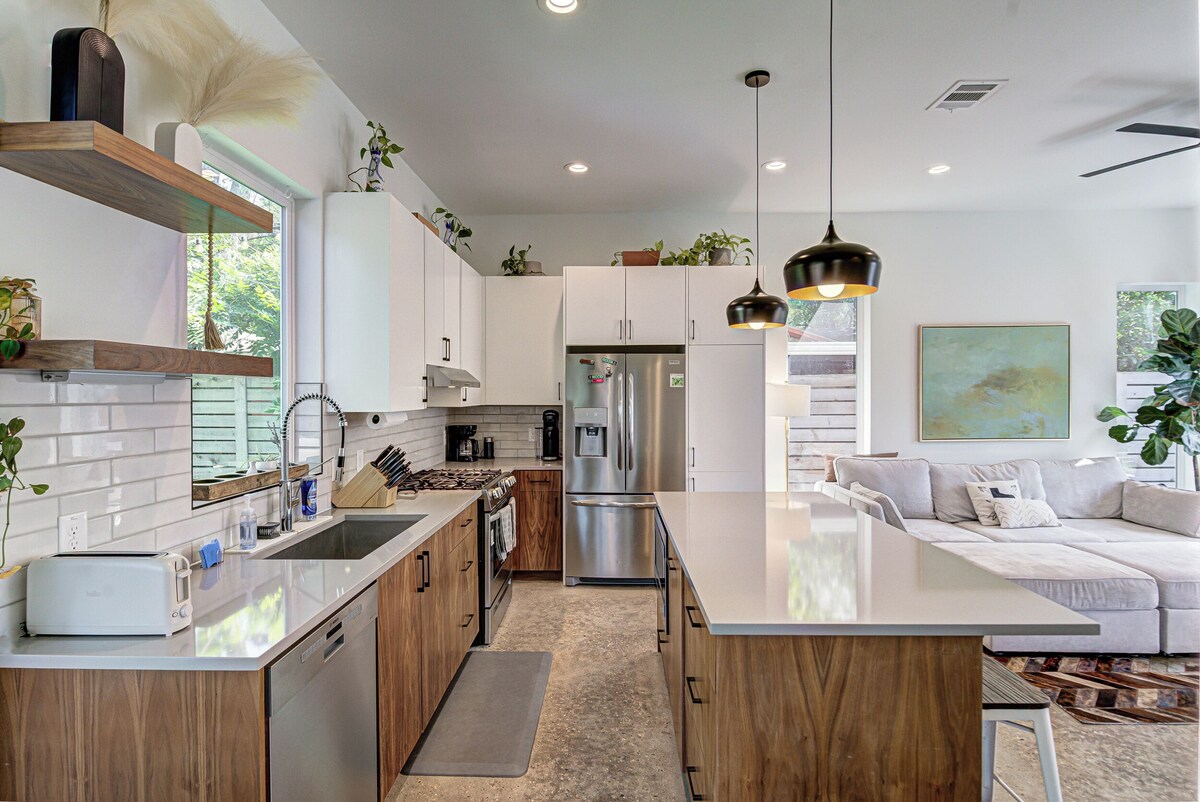 Photo 4 of NEW Listing ! East Austin Home W/Pool & Patio