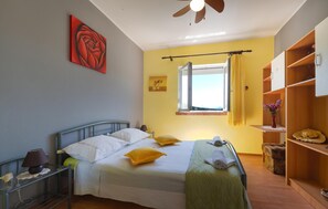 2 makuuhuonetta, silitysrauta/-lauta, ilmainen Wi-Fi