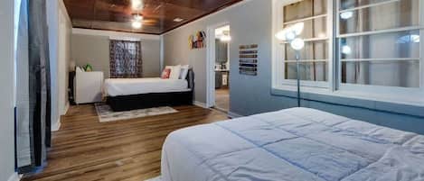 4 bedrooms, free WiFi, bed sheets