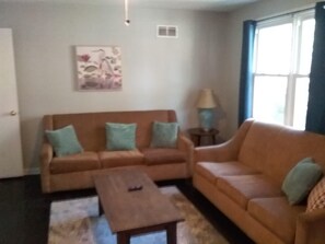 Smart TV - Dock&Volleyball! Near Downtown - Royal Aubergine (Savannah)