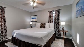 4 bedrooms, free WiFi, bed sheets - Dock&Volleyball! Near Downtown - Royal Aubergine (Savannah)