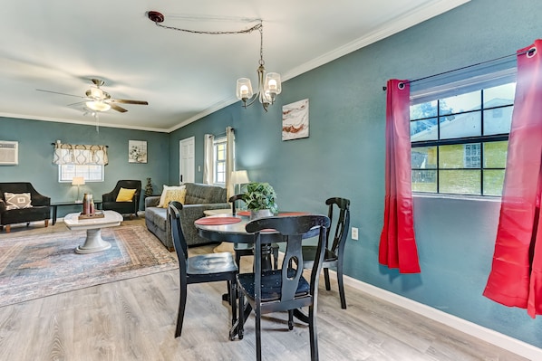 Interior - Dock&Volleyball! Near Downtown - Canary Cottage (Savannah)