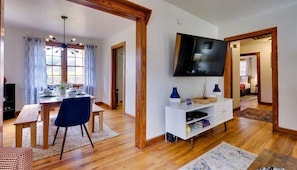 Dining - Dock & Volleyball! Near Downtown - Golden Getaway (Savannah)