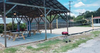 Dock&Volleyball! Near Downtown - Blue & Turquoise!