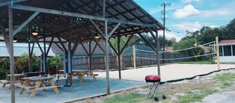Dock&Volleyball! Near Downtown - Blue & Turquoise!