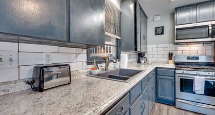 Dock&Volleyball! Near Downtown - Totally Turquoise