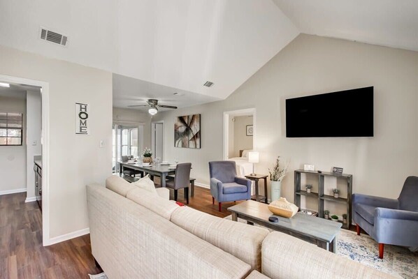 Smart TV, fireplace