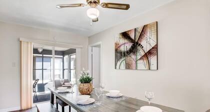 Mins to Downtown & Islands! Robinhood Cottage