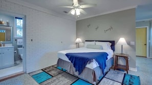 Iron/ironing board, free WiFi, bed sheets