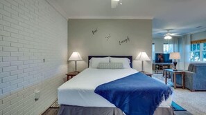 4 bedrooms, iron/ironing board, free WiFi, bed sheets