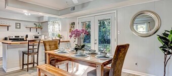 Near Downtown w/ Pool! Oatland Island Escape