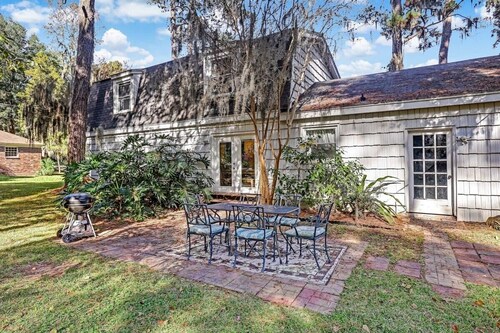 Near Downtown w/ Pool! Oatland Island Escape