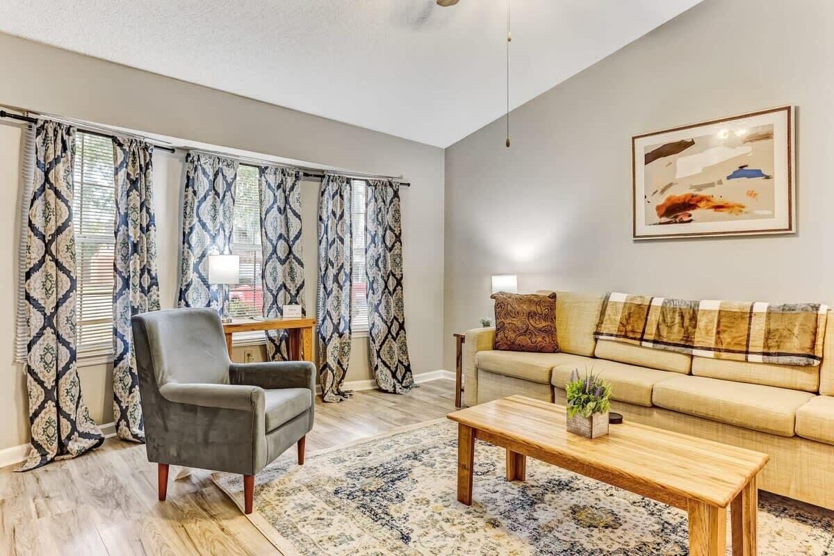 Fenced Yard, Patio & Bbq · Historic District Area - Savannah