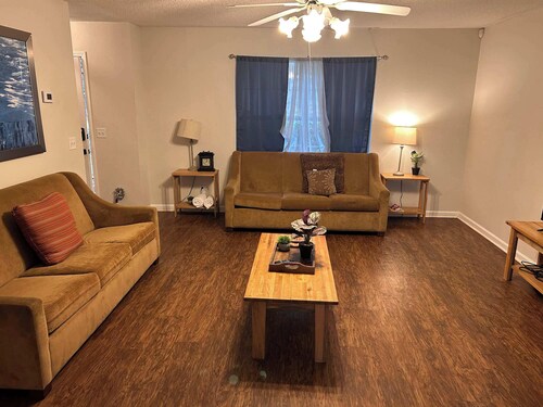 Near Gardens & Downtown - Stay At a Coastal-Haven!