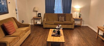 Near Gardens & Downtown - Stay At a Coastal-Haven!