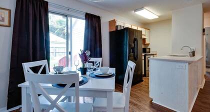 Near Gardens & Downtown - Stay At a Coastal-Haven!